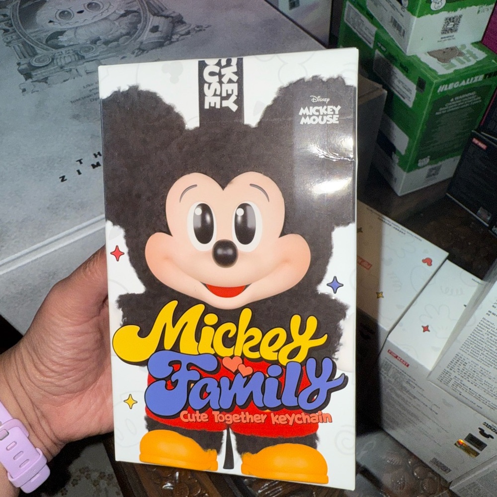 2 Mickey Family Cute Together Collectible Plushes.Bundle( 2 plushies). Chip&Dale - Picture 2 of 11